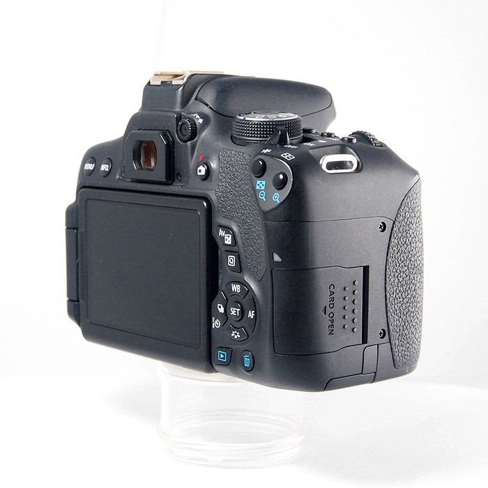 yÁz(Lm) Canon EOS Kiss X8i