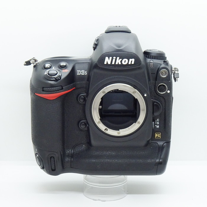 yÁz(jR) Nikon D3S {fC