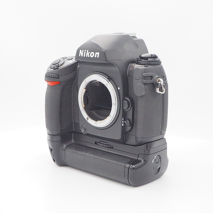 yÁz(jR) Nikon F6+MB-40