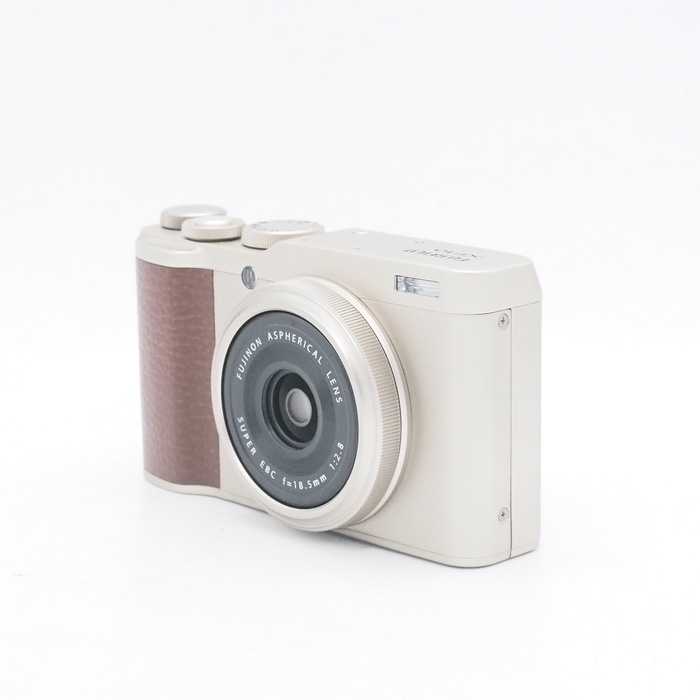 【中古】Fujifilm XF10 コンパクトデジタルカメラ 中古】(フジフイルム) FUJIFILM XF10-G シヤンパンゴールド｜ナニワ