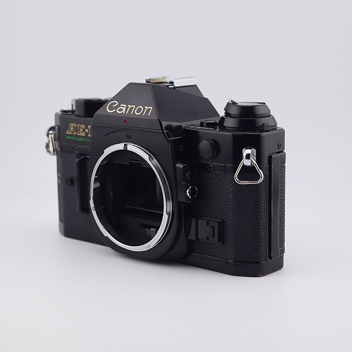 yÁz(Lm) Canon AE-1 vO