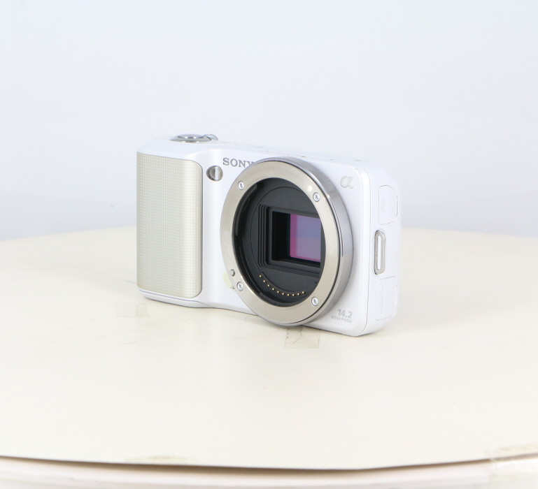 SONY α NEX-3 ボディ　ホワイト　送料無料 中古】(ソニー) SONY NEX-3 ボディ ホワイト｜ナニワグループ