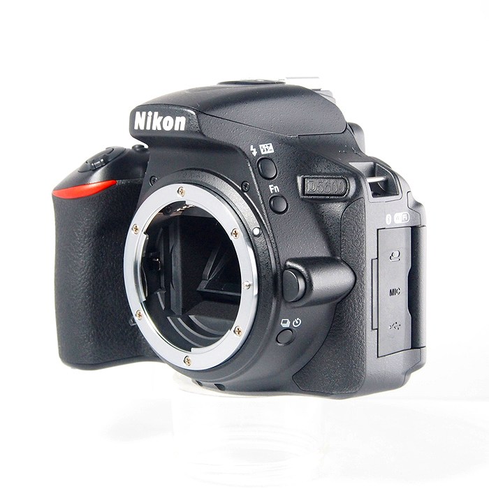 yÁz(jR) Nikon D5600 ubN