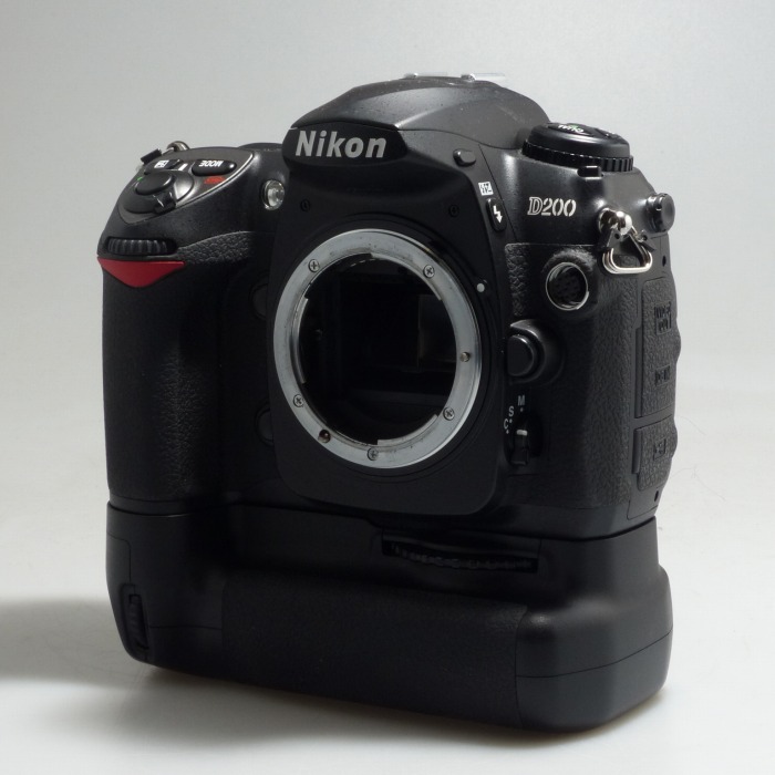 中古】(ニコン) Nikon D200 ボデイ(MB-D200付キ): 【中古】デジタル