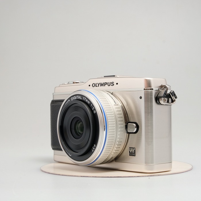 カメラ デジタルカメラ オリンパス(OLYMPUS) ペン E-P1 パンケーキキット シルバーの買取価格 