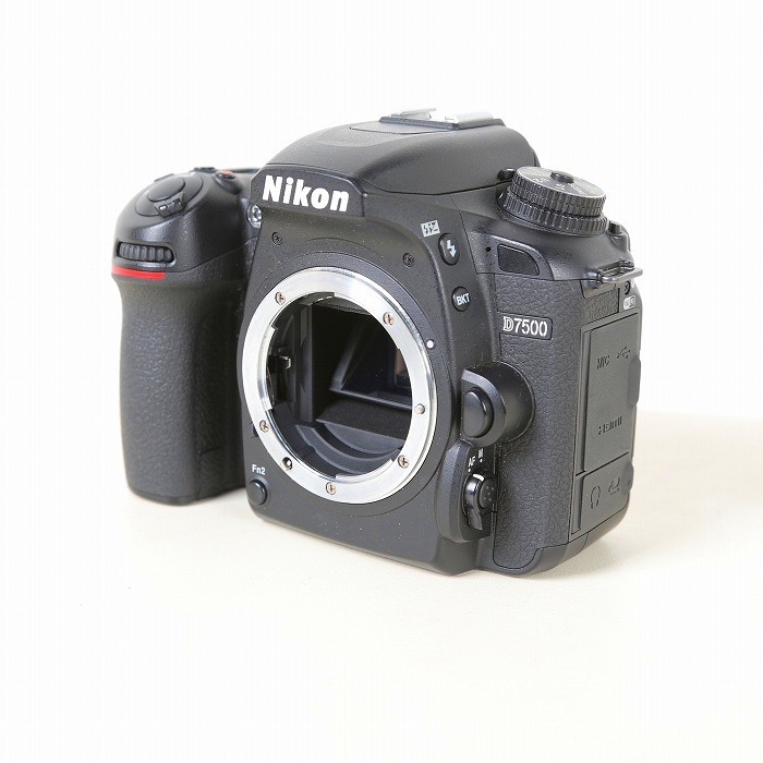 おしゃれ】 日曜日まで値下げ中 NIKON D7500 デジタルカメラ ...