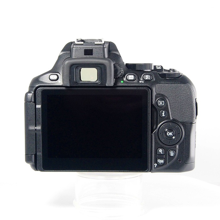 yÁz(jR) Nikon D5600 ubN