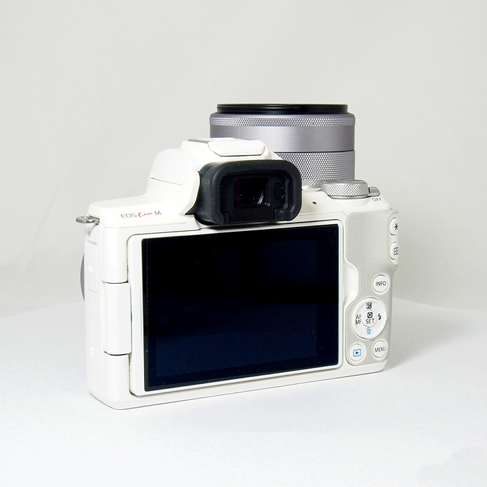中古】(キヤノン) Canon EOS KISS M ダブルズームキツト