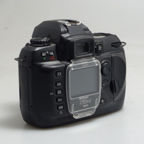 yÁz(jR) Nikon D100