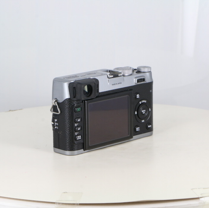 中古】(フジフイルム) FUJIFILM FinePix X100 シルバー｜ナニワ