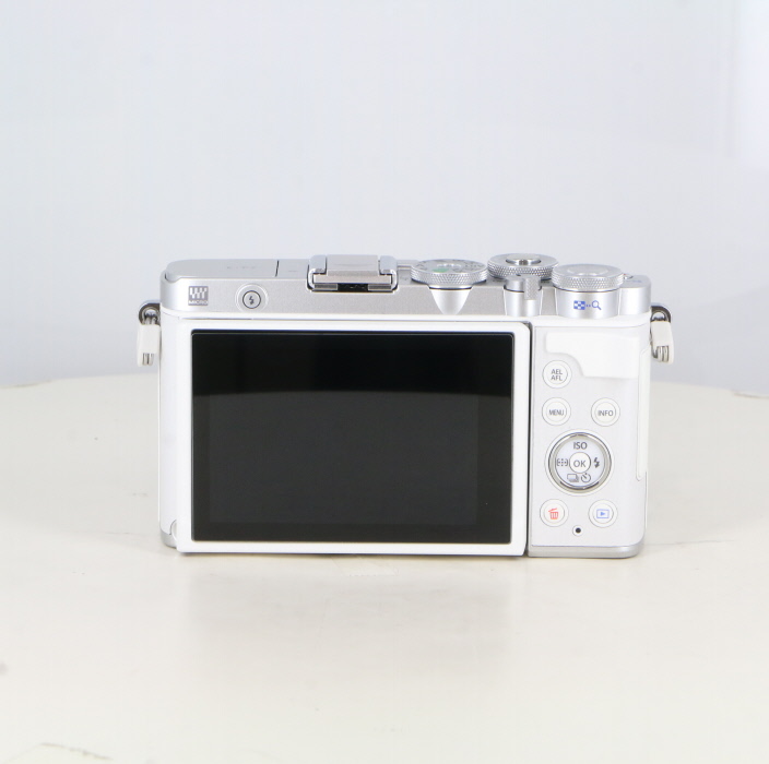 中古】(オリンパス) OLYMPUS E-P7 ボデイ ホワイト｜ナニワグループ