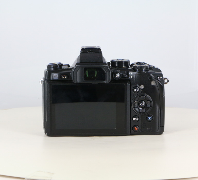 中古】(オリンパス) OLYMPUS OM-D E-M1 ボデイ｜ナニワグループ