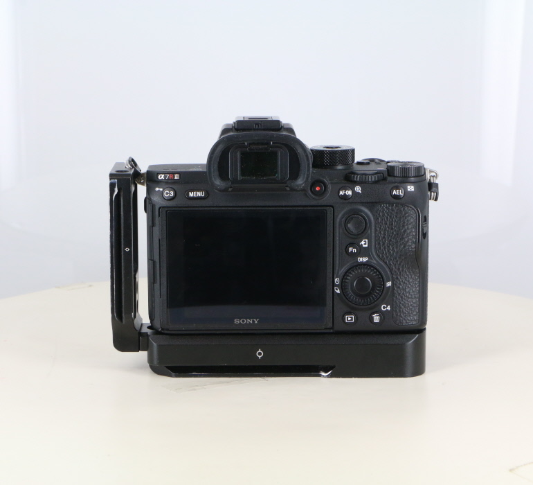 中古】(ソニー) SONY α7RIII (ILCE-7RM3) ボデイ｜ナニワグループ