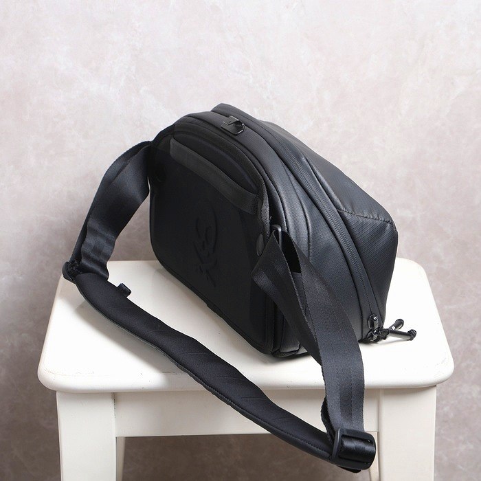 中古】NOMATIC McKinnon Camera Sling 8L｜ナニワグループオンライン