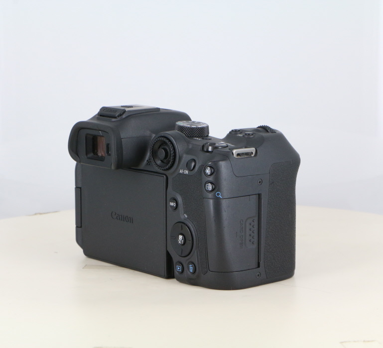 Canon EOS R7 ボディ　付属品完備【中古】 中古】(キヤノン) Canon EOS R7 ボディ｜ナニワグループオンライン