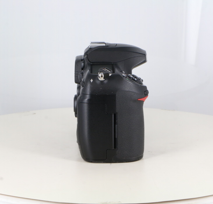 ★実用品★Nikon ニコン D200 ボディ #20401 D200 ボディ 中古価格比較 - 価格.com