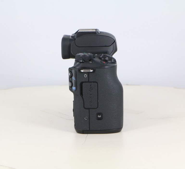 中古】(キヤノン) Canon EOS KISS M50 ボディ ブラック(KISS M 海外