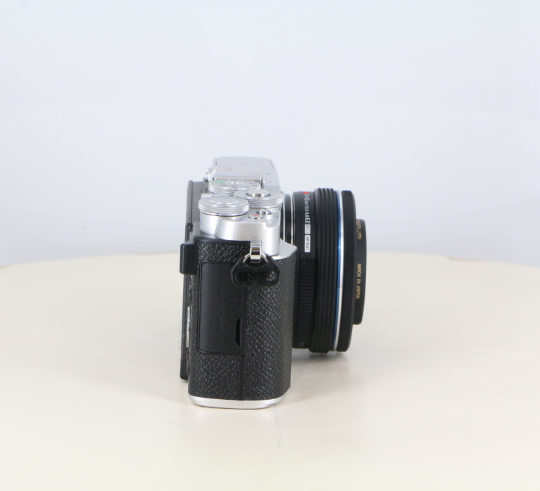 中古】(オリンパス) OLYMPUS E-P7 14-42EZレンズキツト｜ナニワ