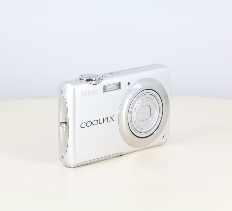 Nikon ニコン COOLPIX S220 デジカメ シルバー NIKON COOLPIX S220