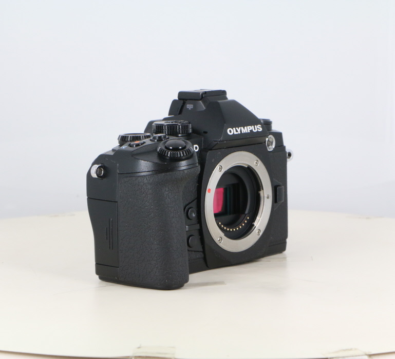 中古】(オリンパス) OLYMPUS OM-D E-M1 ボデイ｜ナニワグループ