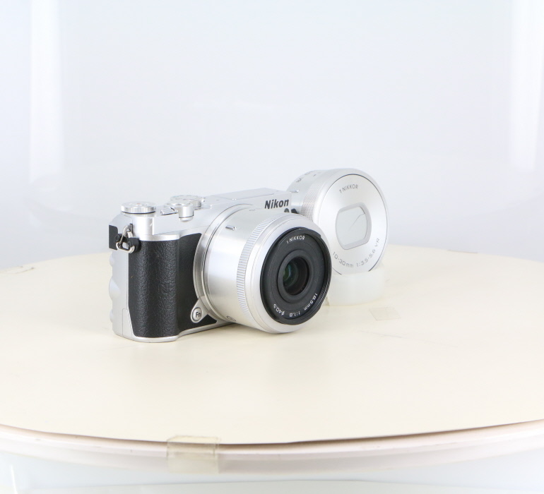 中古】(ニコン) Nikon 1 J5 ダブルレンズキット シルバー｜ナニワ