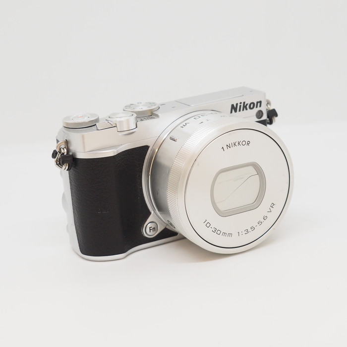 中古】(ニコン) Nikon 1 J5 ヒヨウジユンパワーズームレンズキツト