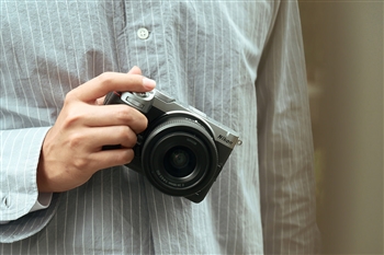 �j�R�� Z5IIC �{�f�B �V���o�[