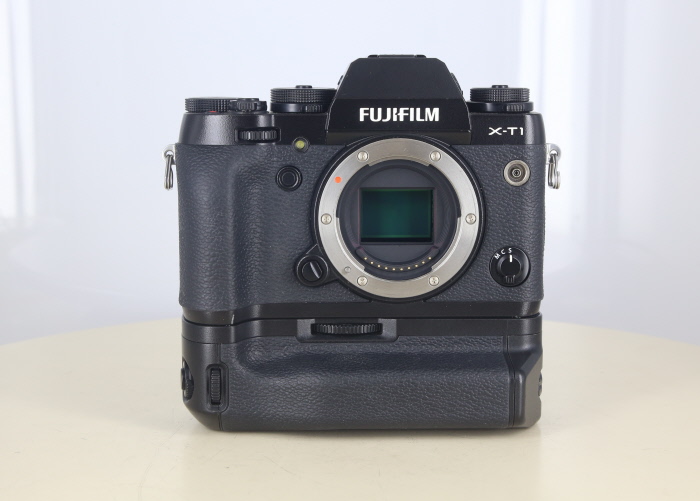 FUJIFILM フジフィルム/デジタルカメラ/FX-XF1B/31201842/Aランク/70【中古】 中古】(フジフイルム) FUJIFILM FX-X-T1B デジタルカメラ｜ナニワ