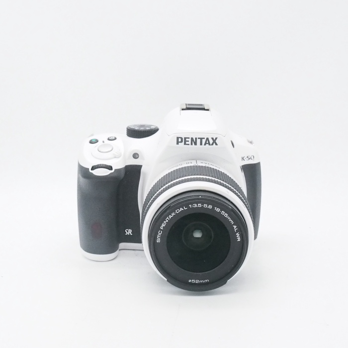 ペンタックス K-50 ズームレンズキット ホワイト 実用中古 中古】(ペンタックス) PENTAX K-50 レンズキツト ホワイト｜ナニワ