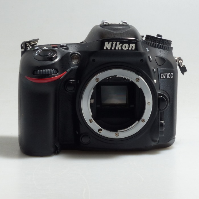 使用感有り Nikon D7100 ボディ