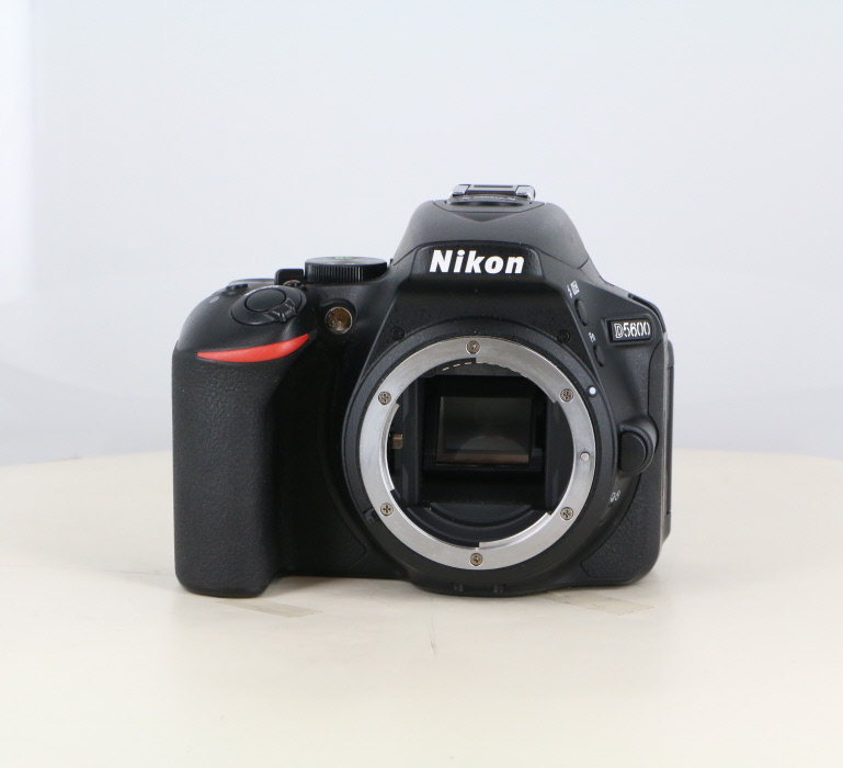 中古】(ニコン) Nikon D5600 ボデイ｜ナニワグループオンライン