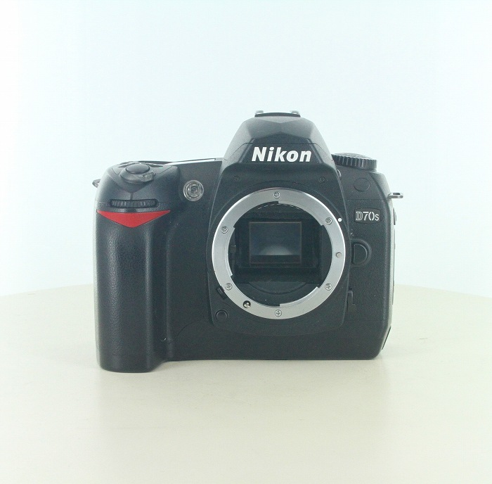 yÁz(jR) Nikon D70S
