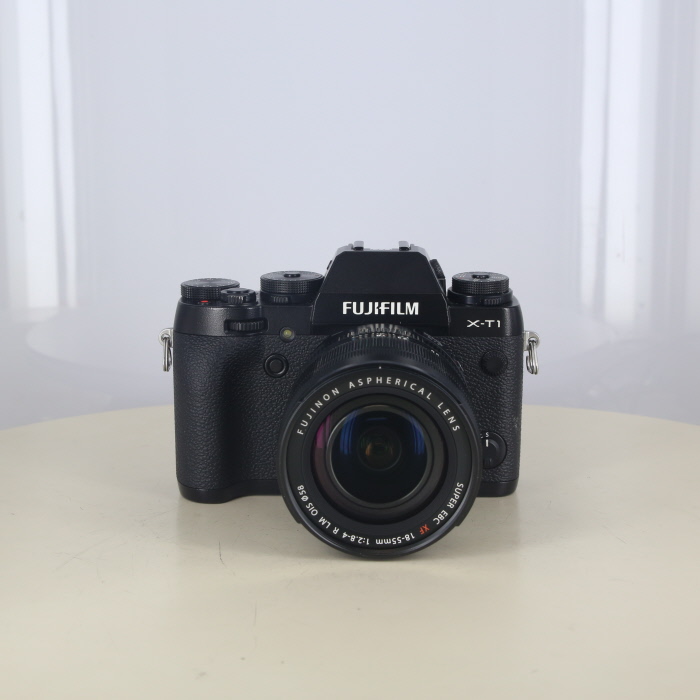 【中古】(フジフイルム) FUJIFILM X-T1 ブラック レンズキット(18-55/2.8-4)
