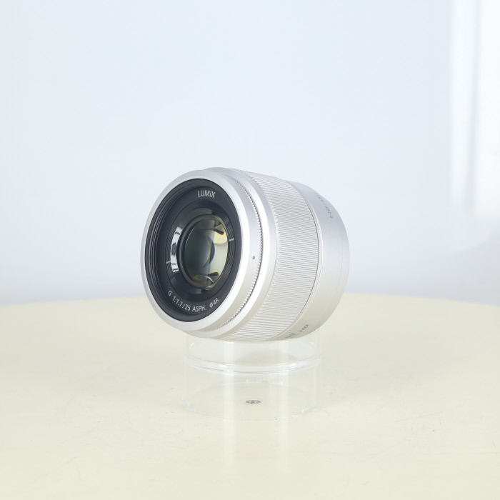 �y���Áz(�p�i�\�j�b�N) Panasonic LUMIX G 25/1.7 ASPH. �V���o�[ (H-H025)