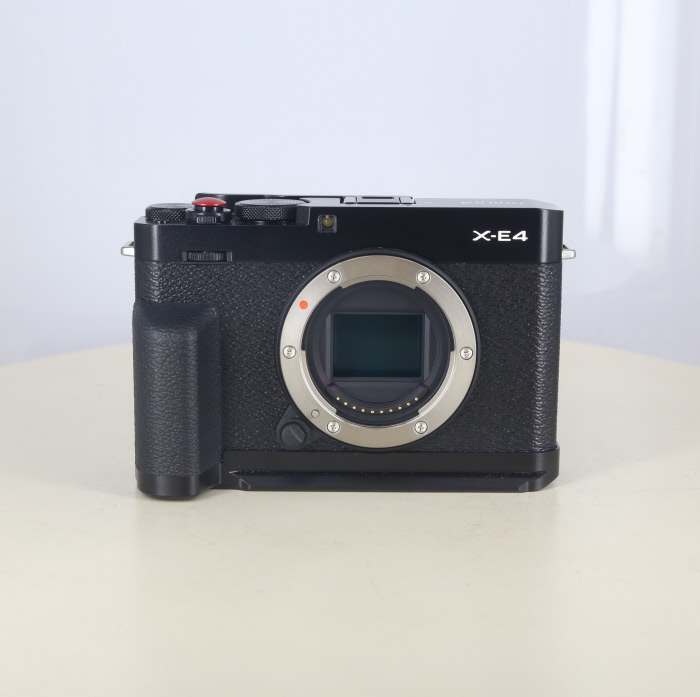 中古】(フジフイルム) FUJIFILM X-E4-B ボデイ｜ナニワグループ