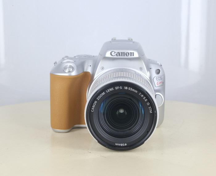 �y���Áz(�L���m��) Canon EOS KISS X9/EF-S18-55 IS STM �����Y�L�b�g �V���o�[