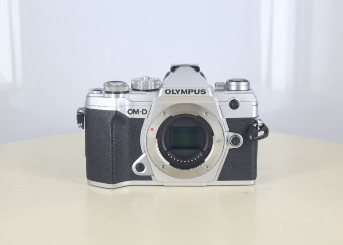 �y���Áz(�I�����p�X) OLYMPUS OM-D E-M5 MARK III �V���o�[
