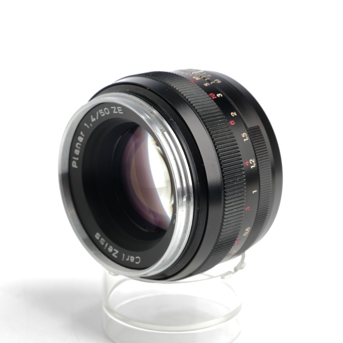 【中古】(コシナ) Cosina カールツアイス プラナー T 1.4/50 ZE