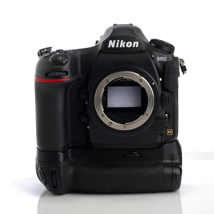 �y���Áz(�j�R��) Nikon D850+MB-D18