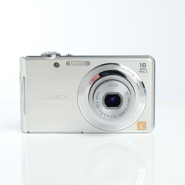 パナソニック(Panasonic) LUMIX DMC-FH5 シルバーの買取価格｜ナニワ