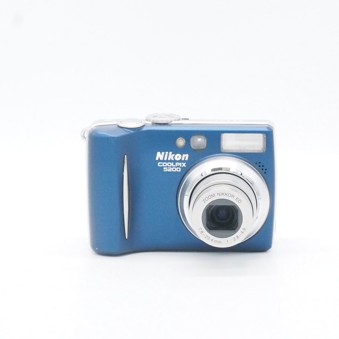 �y���Áz(�j�R��) Nikon COOLPIX5200 �v���`�i�u���[