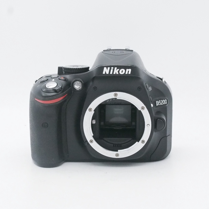 �y���Áz(�j�R��) Nikon D5200 �{�f�C �u���c�N