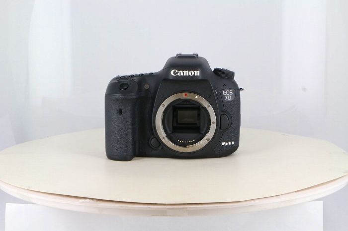 yÁz(Lm) Canon EOS 7D Mark II {fB