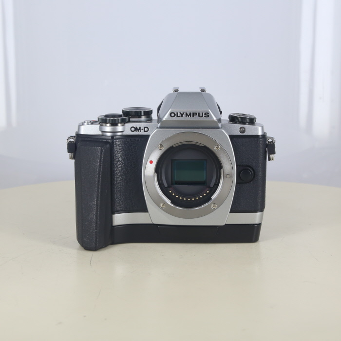 【中古】(オリンパス) OLYMPUS OM-D E-M10 ボディ シルバー