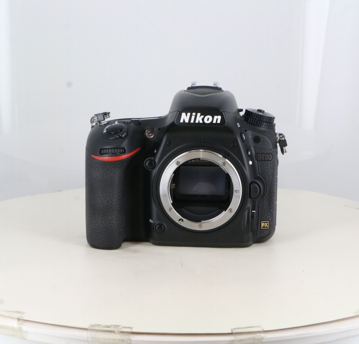 �y���Áz(�j�R��) Nikon D750 �{�f�B
