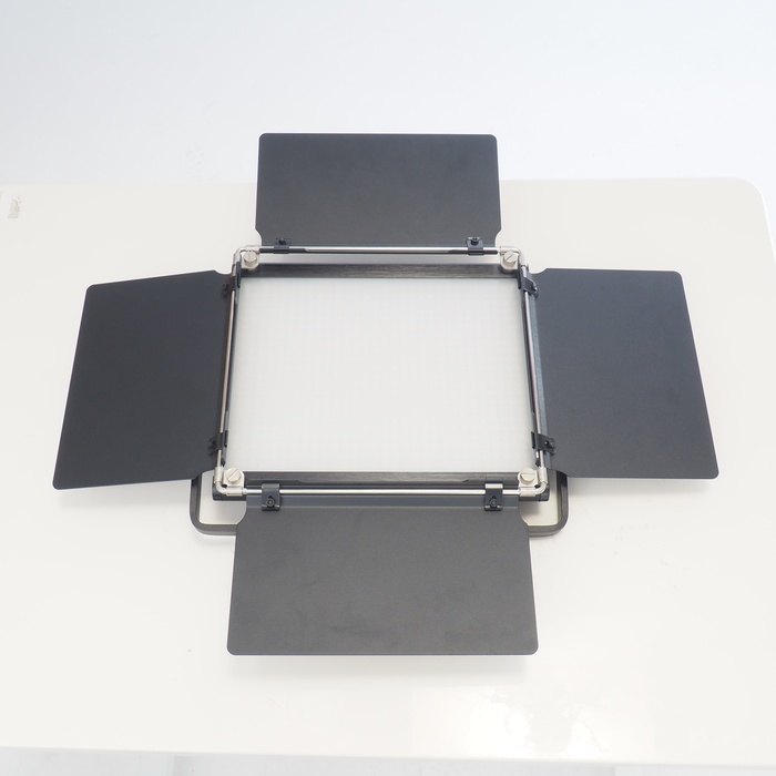 �y���ÁzNEEWER LED�r�f�I���C�g NL660-2.4G