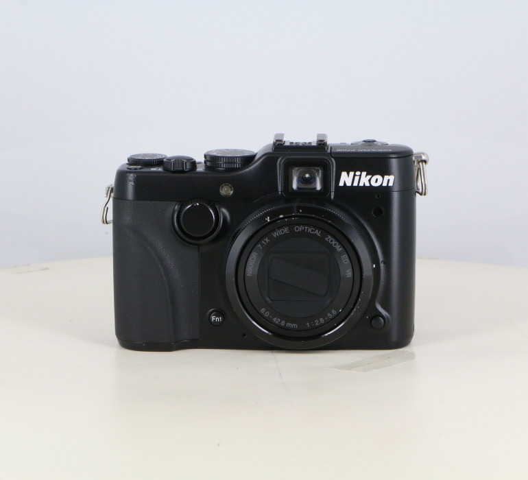 �y���Áz(�j�R��) Nikon COOLPIX P7100 �u���b�N