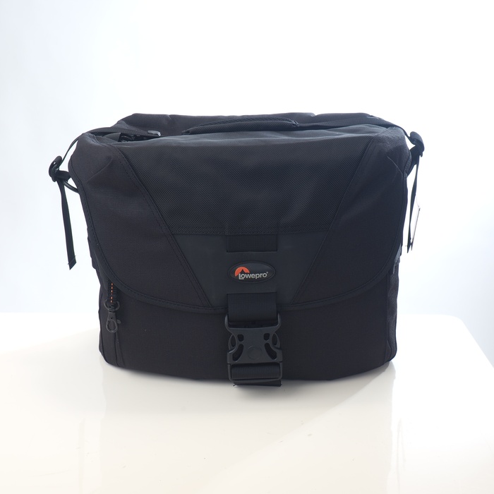 �y���Áz(���[�v��) Lowepro �X�e���X���|�[�^�[ D400AW