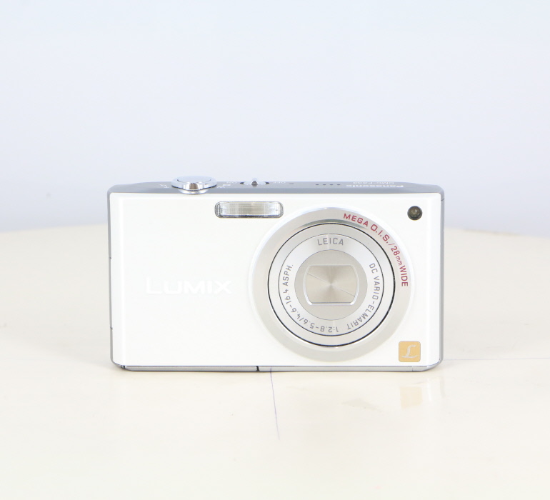 �y���Áz(�p�i�\�j�b�N) Panasonic DMC-FX33 �z���C�g