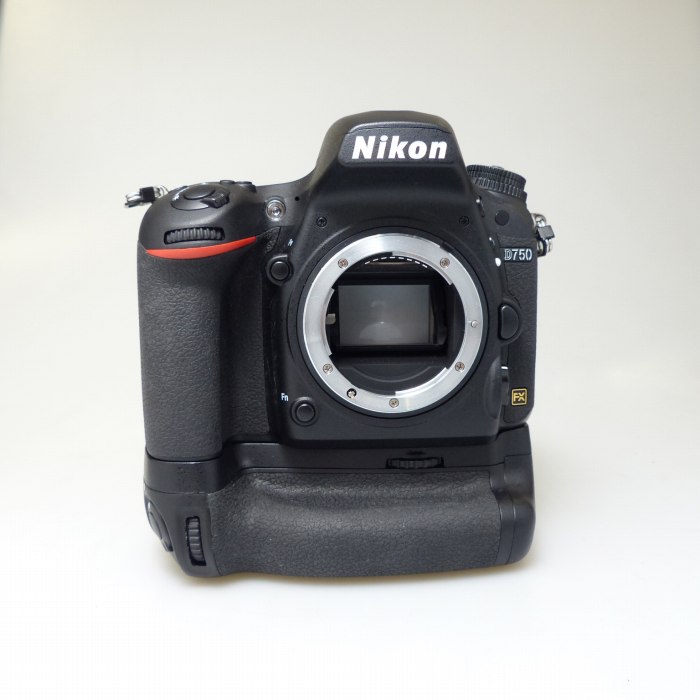 【中古】(ニコン) Nikon D750+マルチパワーバッテリーパックMB-D16